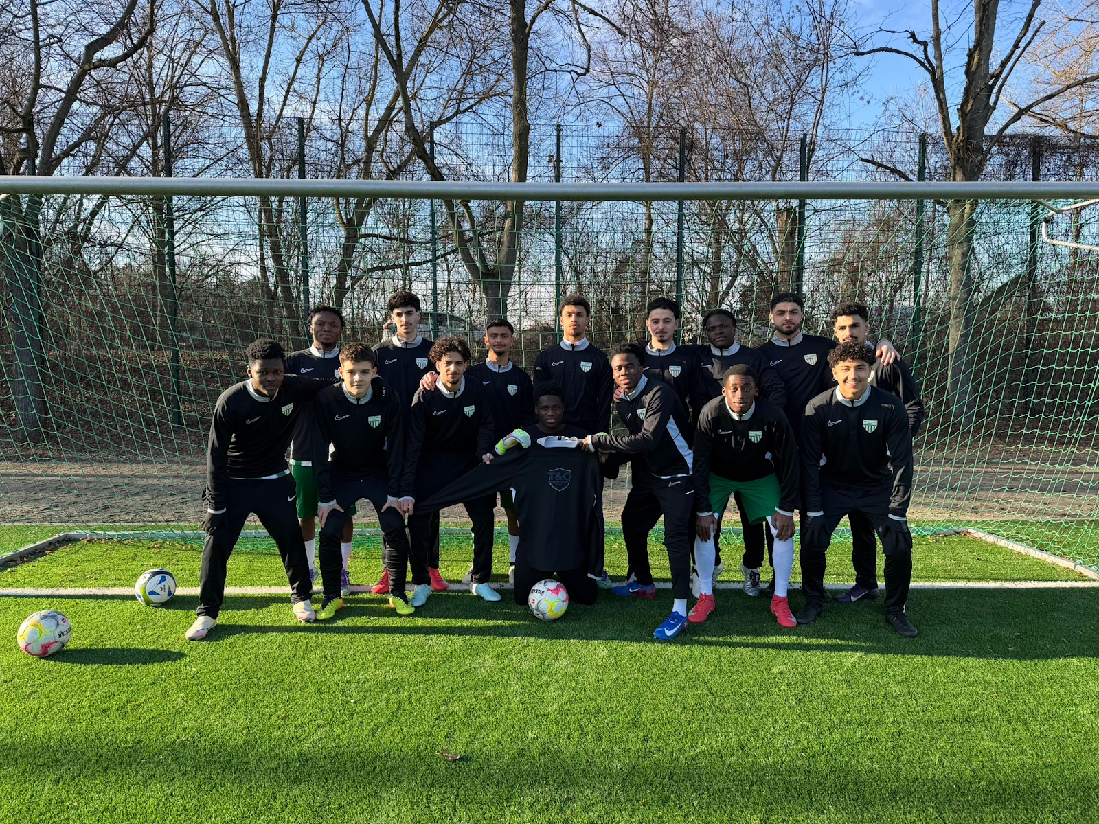 BSV Neukölln Team Photo with Goal